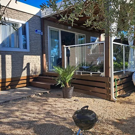 Sunny House 度假居 穆泰尔岛