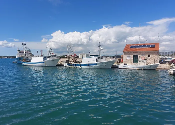 度假居 Sunny House 穆泰尔岛