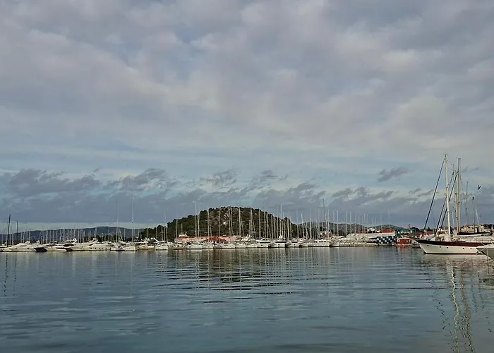 度假居 Sunny House 穆泰尔岛